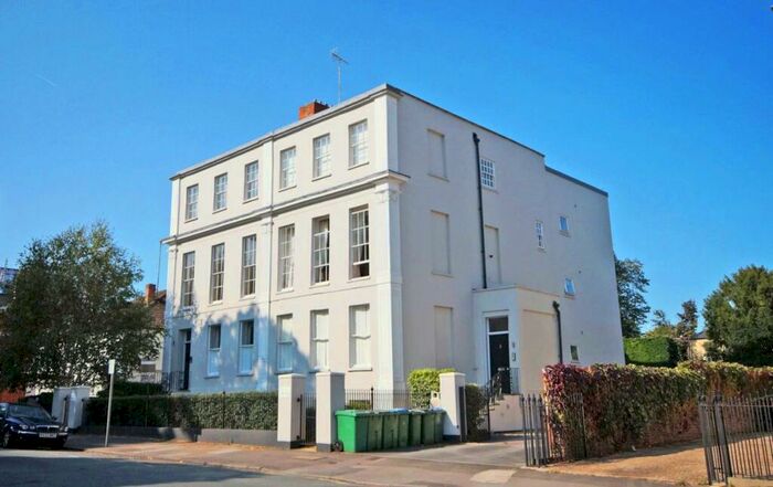 2 Bedroom Flat To Rent In Bath Road, GL53