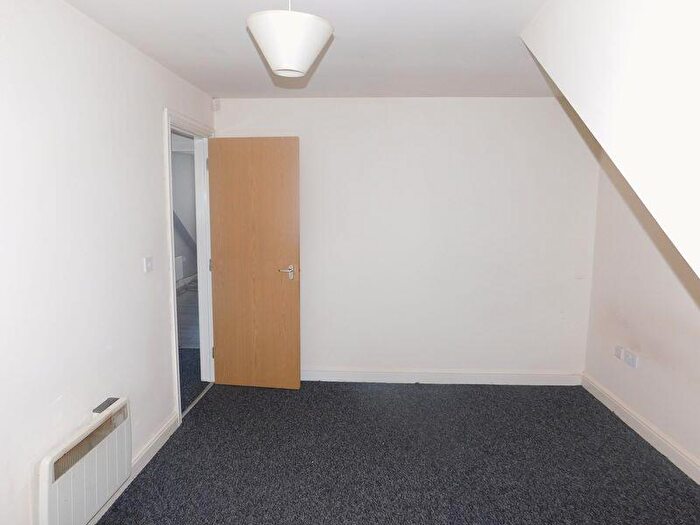 1 Bedroom Flat To Rent In Knightsbridge Court, Liverpool - First Month Rent Half Price, L14