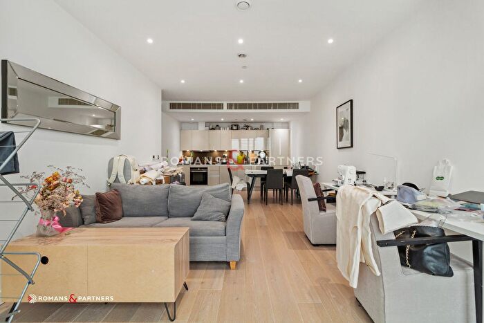 2 Bedroom Flat To Rent In Stratosphere Tower, Stratford, E15