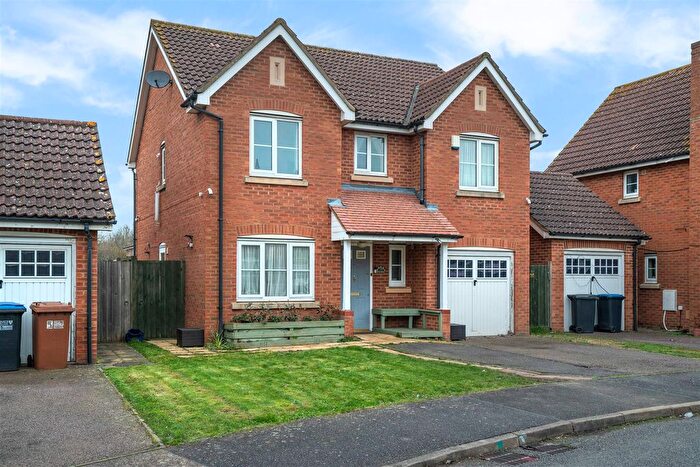 4 Bedroom Detached House For Sale In Daffodil Close, Hatfield, AL10