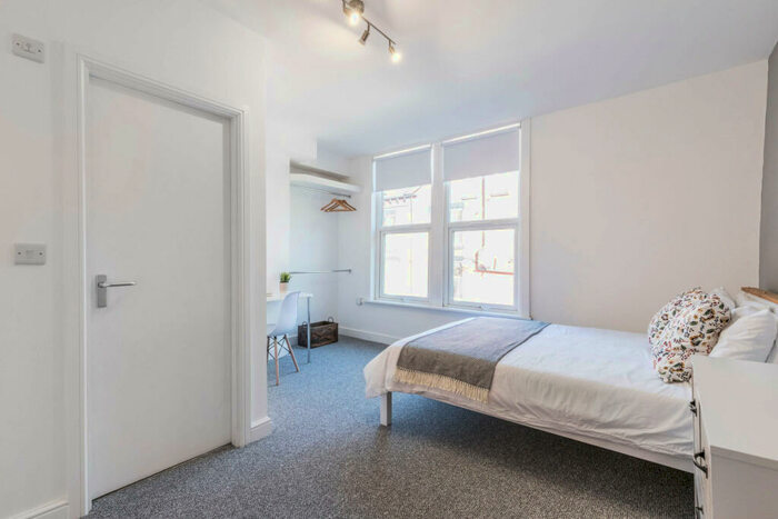 6 Bedroom House To Rent In Brookfield Place, Leeds, LS6