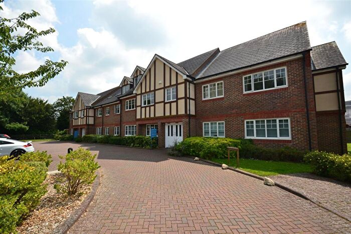 2 Bedroom Flat To Rent In Suffolk Close, Horley, RH6
