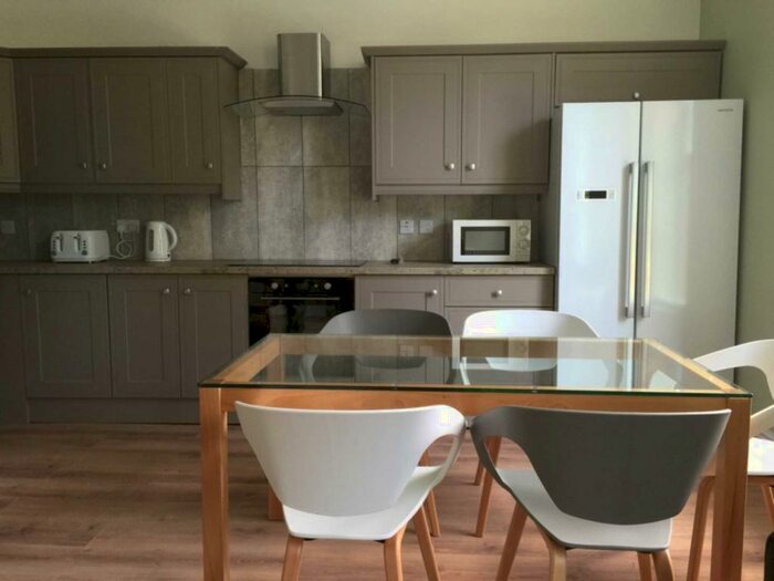 6 Bedroom Flat To Rent In Amherst Road, Fallowfield, M14