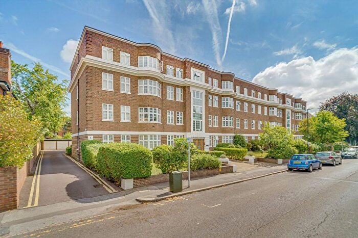 3 Bedroom Flat To Rent In The Downs, Wimbledon, SW20