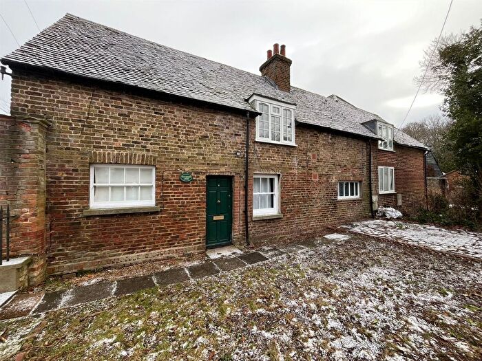 4 Bedroom Property To Rent In Squires Bridge Road, Shepperton, TW17