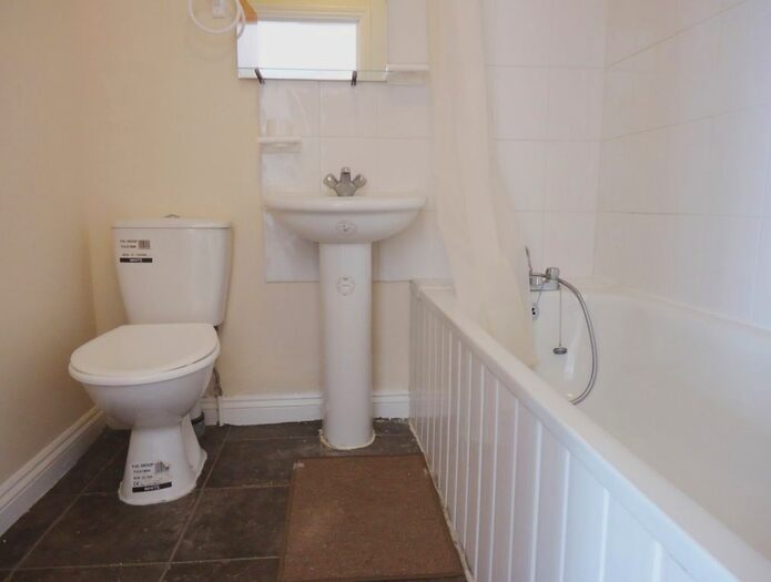 Studio To Rent In Uxbridge Road, Hayes, UB4