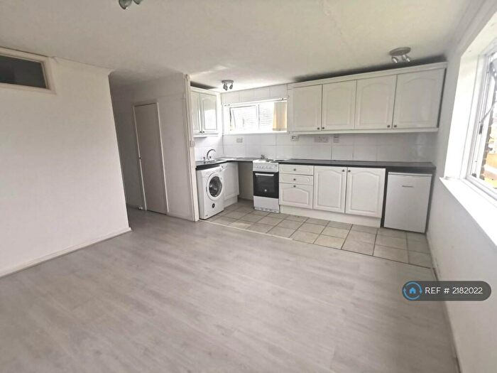 1 Bedroom Flat To Rent In Shakespeare Road, Royal Wootton Bassett, Swindon, SN4