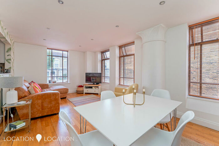 2 Bedroom Flat To Rent In Ark Court, N16