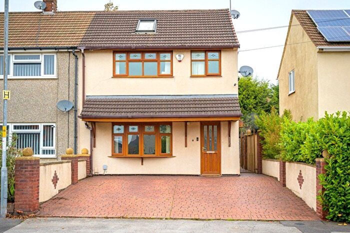 3 Bedroom Semi-detached House For Sale In Edinburgh Avenue, Bentley, Walsall, West Midlands, WS2