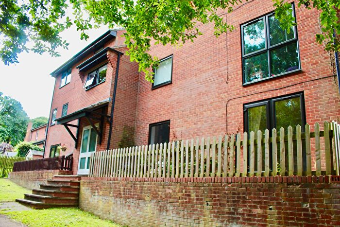 2 Bedroom Flat To Rent In King George Close, Cheltenham, GL53