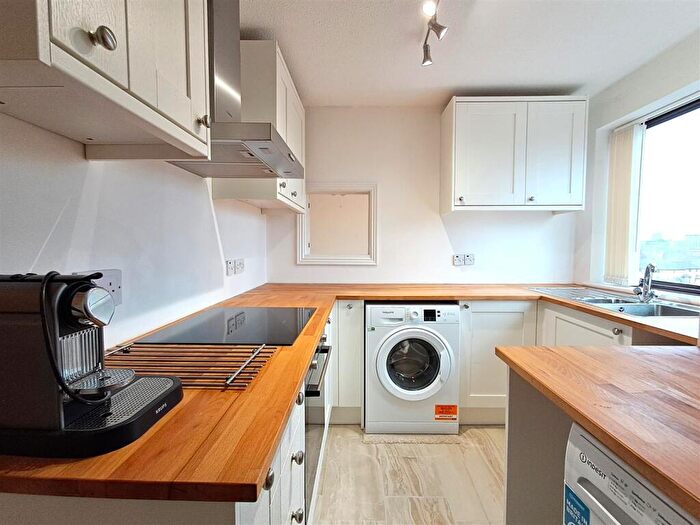 2 Bedroom Apartment To Rent In Barrington Court, Bristol, BS4
