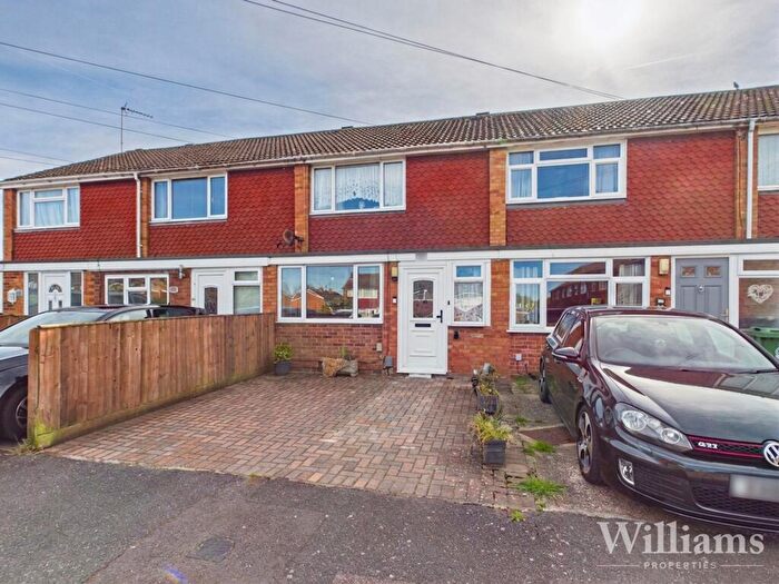 3 Bedroom Terraced House For Sale In Stratton Green, Aylesbury, HP21