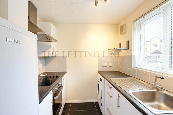 1 Bedroom Apartment To Rent In Woodfield Close, Enfield, Middlesex, EN1
