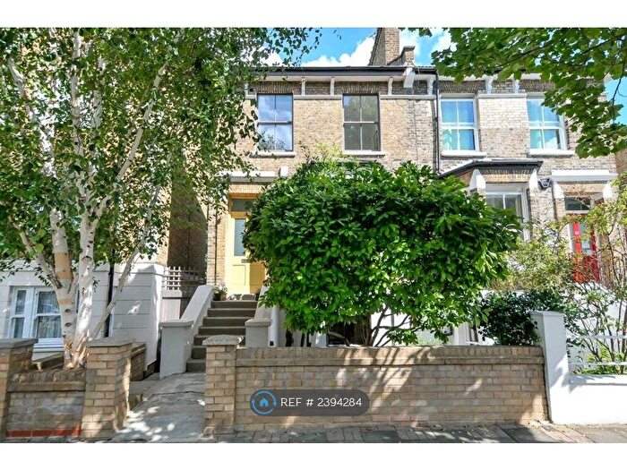 4 Bedroom Semi-Detached House To Rent In Bouverie Road, London, N16