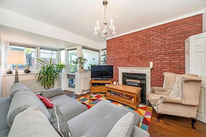 1 Bedroom Flat For Sale In Burbage Close, London Bridge, SE1