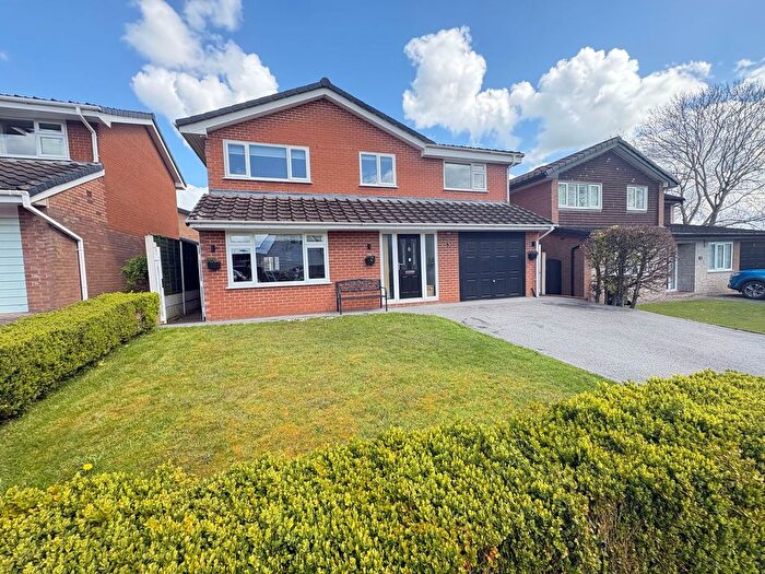 4 Bedroom Detached House For Sale In Sedbergh Close, Holmes Chapel, CW4