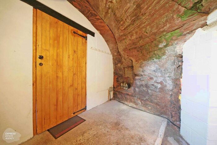 3 Bedroom End Of Terrace House For Sale In Riverside, Bridgnorth, WV16