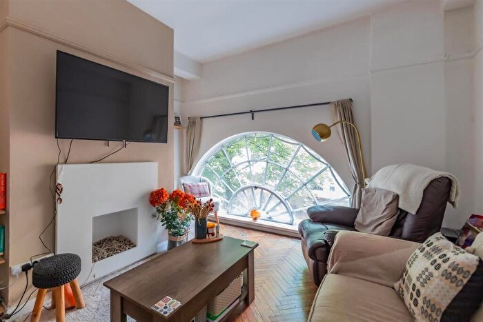 2 Bedroom Apartment For Sale In Westgate Street, Cardiff City Centre, Cardiff, CF10