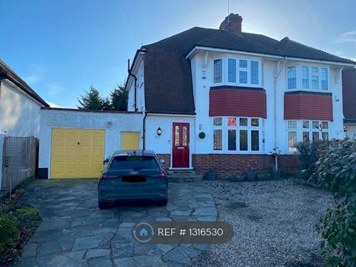 3 Bedroom Semi-Detached House To Rent In Mead Way, Bromley BR2