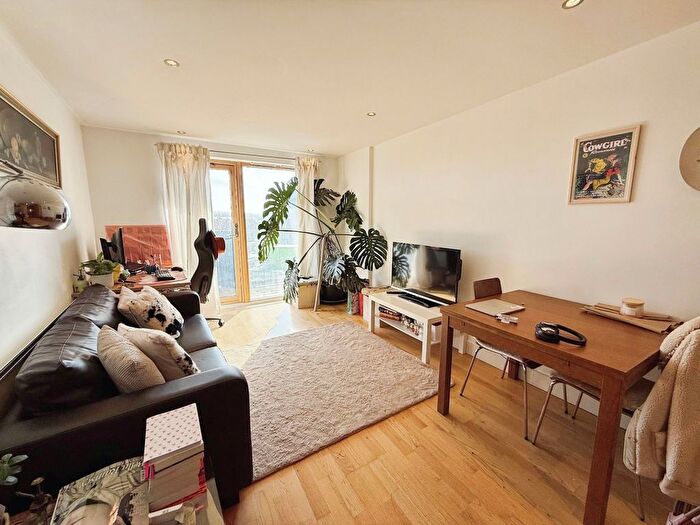 1 Bedroom Flat To Rent In Clarence House, The Boulevard, Leeds, West Yorkshire, LS10