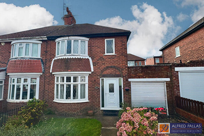 3 Bedroom Semi-Detached House For Sale In Dykelands Road, Seaburn, SR6