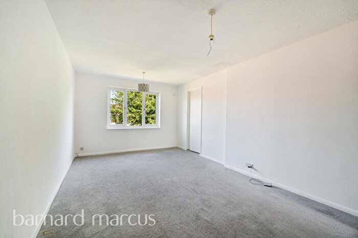 2 Bedroom Flat To Rent In Hardcastle Close, Croydon, CR0