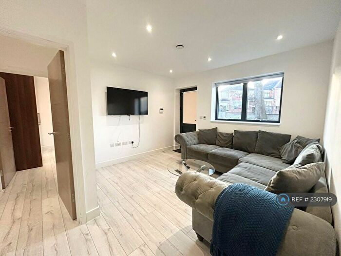 3 Bedroom Flat To Rent In Krishna Court, London, NW9