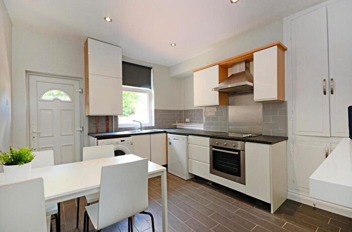 3 Bedroom House To Rent In Alderson Road North, Sheffield, S2