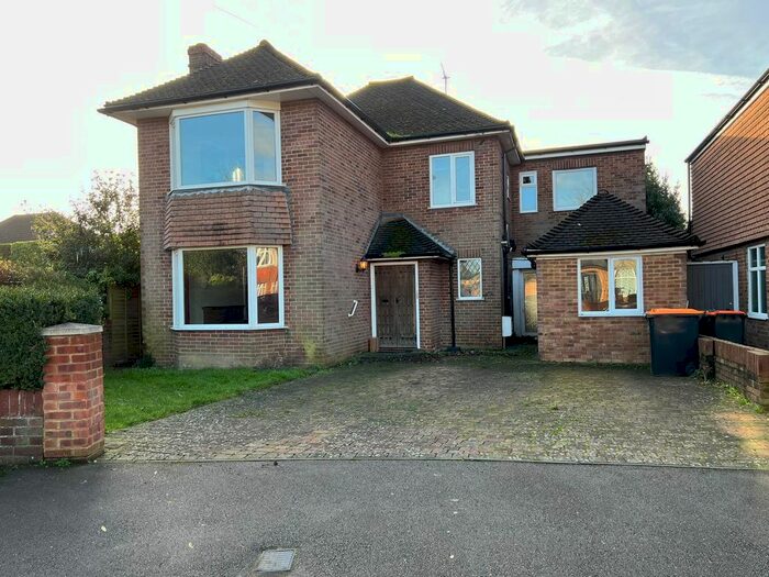 1 Bedroom Studio To Rent In Douglas Crescent, Dunstable, Bedfordshire, LU5