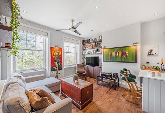 3 Bedroom Flat To Rent In Chatsworth Road, London, NW2