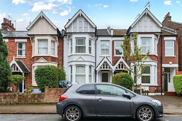 3 Bedroom Flat To Rent In Gisburn Road, London, N8