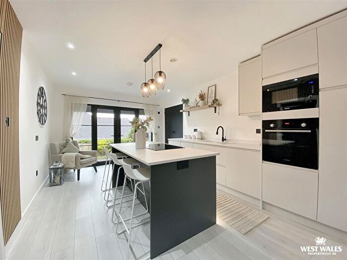 3 Bedroom Detached Bungalow For Sale In Station Road, St. Clears, Carmarthen, SA33