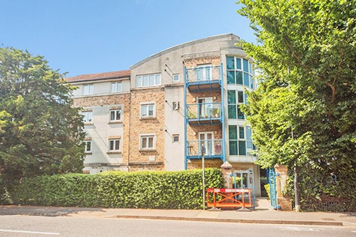 2 Bedroom Flat For Sale In Hulse Road, Southampton, Hampshire, SO15