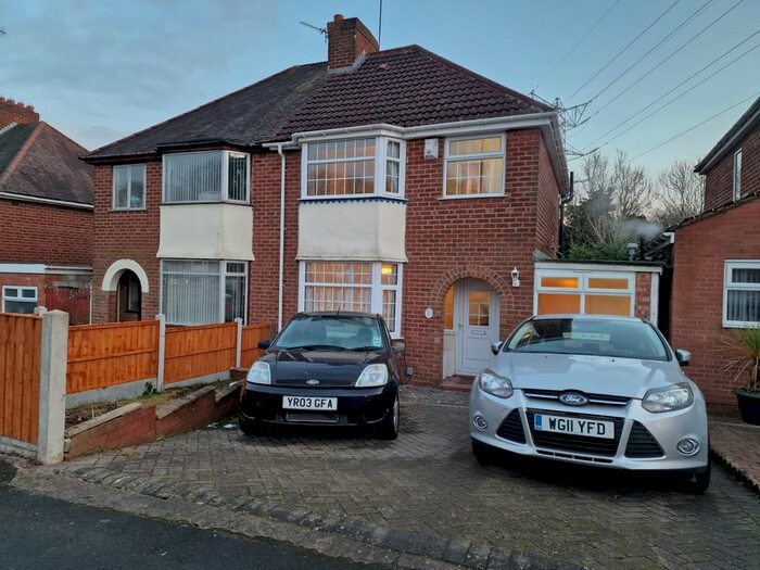 3 Bedroom Semi-Detached House To Rent In Broad Lane, Birmingham, B14