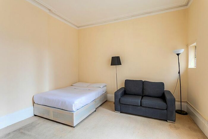 Studio To Rent In Gloucester Road, London, SW7