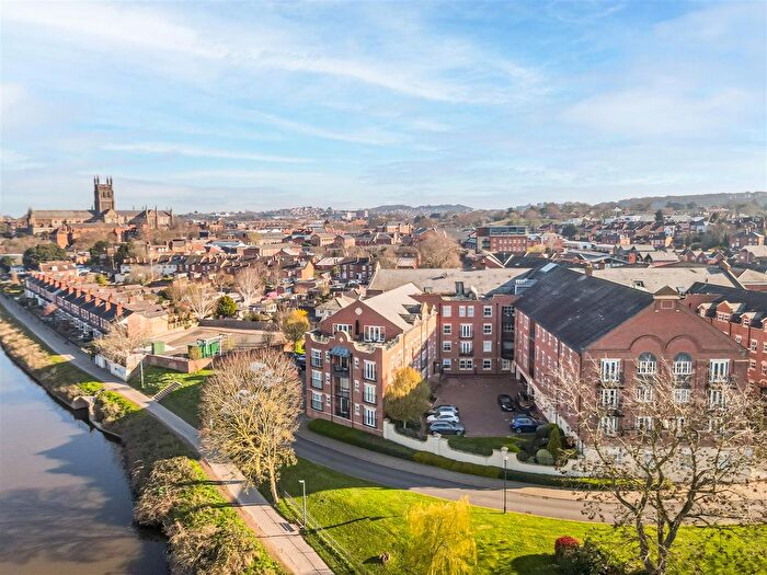 2 Bedroom Flat For Sale In Armstrong Drive, Worcester, WR1