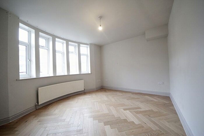 2 Bedroom Flat To Rent In Brookhill Road, East Barnet, EN4