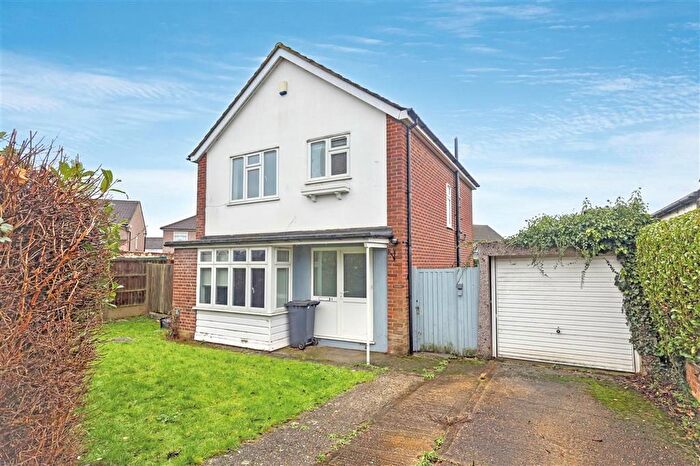 3 Bedroom Detached House For Sale In Littlebrook Gardens, Cheshunt, Waltham Cross, EN8