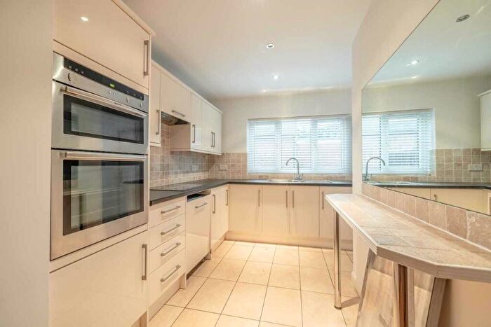 4 Bedroom Flat For Sale In St Lukes Road, Old Windsor, SL4