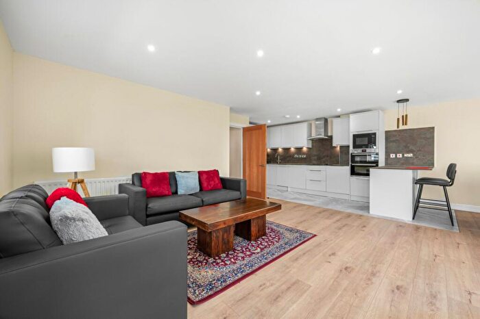 3 Bedroom Flat For Sale In Wards Wharf Approach, Silvertown, E16