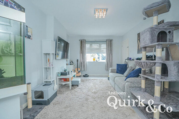 2 Bedroom Detached Bungalow For Sale In Thisselt Road, Canvey Island, SS8