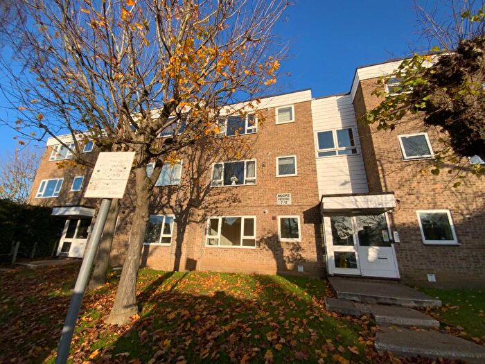 2 Bedroom Flat To Rent In Globe Road, Hornchurch, London, RM11