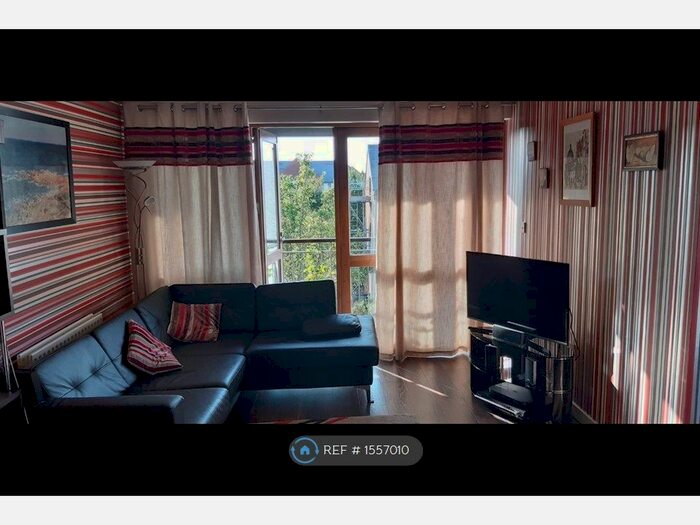 2 Bedroom Flat To Rent In Oakridge Village, Basingstoke, RG21