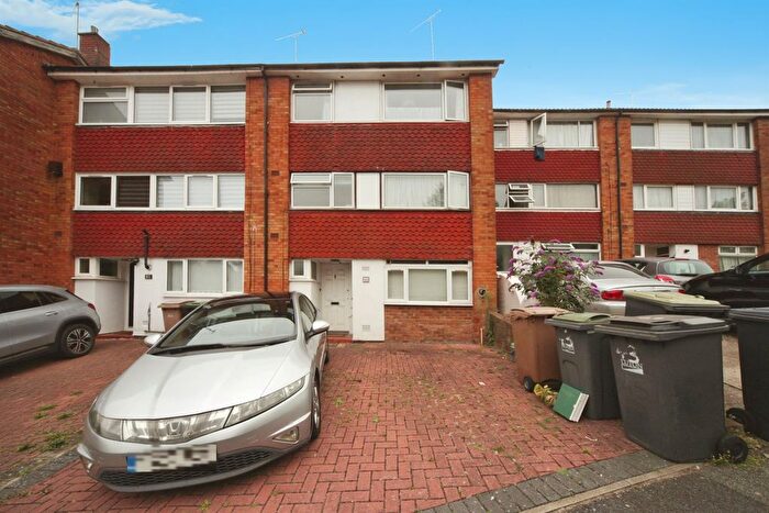 4 Bedroom Terraced House For Sale In Brendon Avenue, Luton, LU2