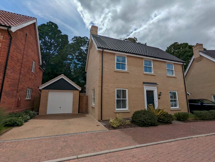 3 Bedroom Detached House For Sale In Jersey Meadow, Kentford, Newmarket, CB8