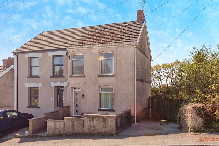 3 Bedroom Semi-Detached House For Sale In Heol Y Banc, Bancffosfelen, Llanelli, Carmarthenshire, SA15