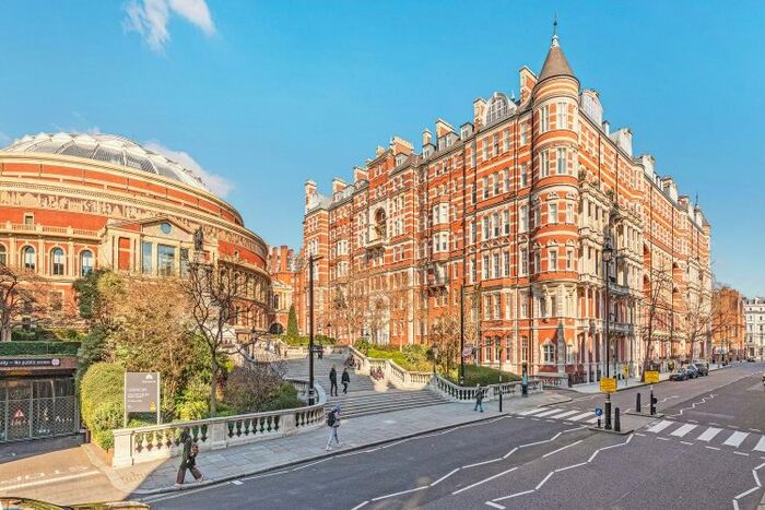 4 Bedroom Flat To Rent In Albert Court, Kensington Gore, South Kensington, SW7
