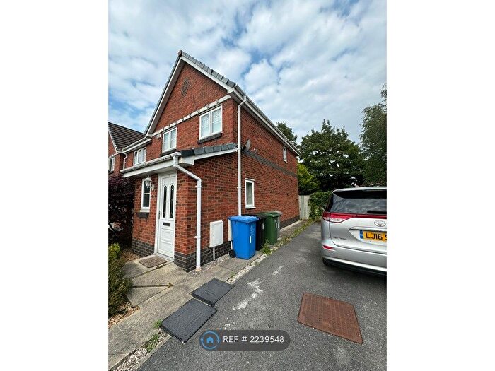 3 Bedroom Semi-Detached House To Rent In Hockerley Close, Sale, M33