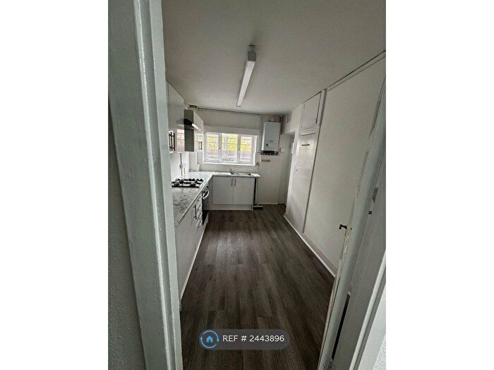 3 Bedroom Flat To Rent In Whittington Court, London, N2