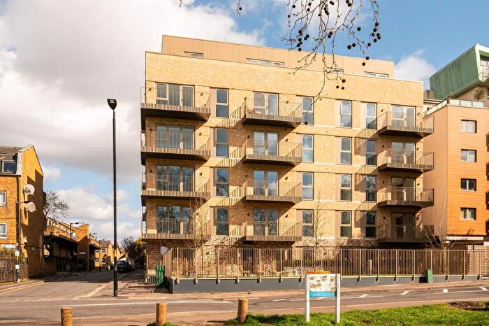 3 Bedroom Flat To Rent In Solomons Passage, Peckham Rye, London, SE15